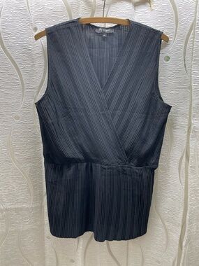 Lily Morgan Pleated Surplice Top Womens Large Black Excellent Sleeveless V-Neck‎